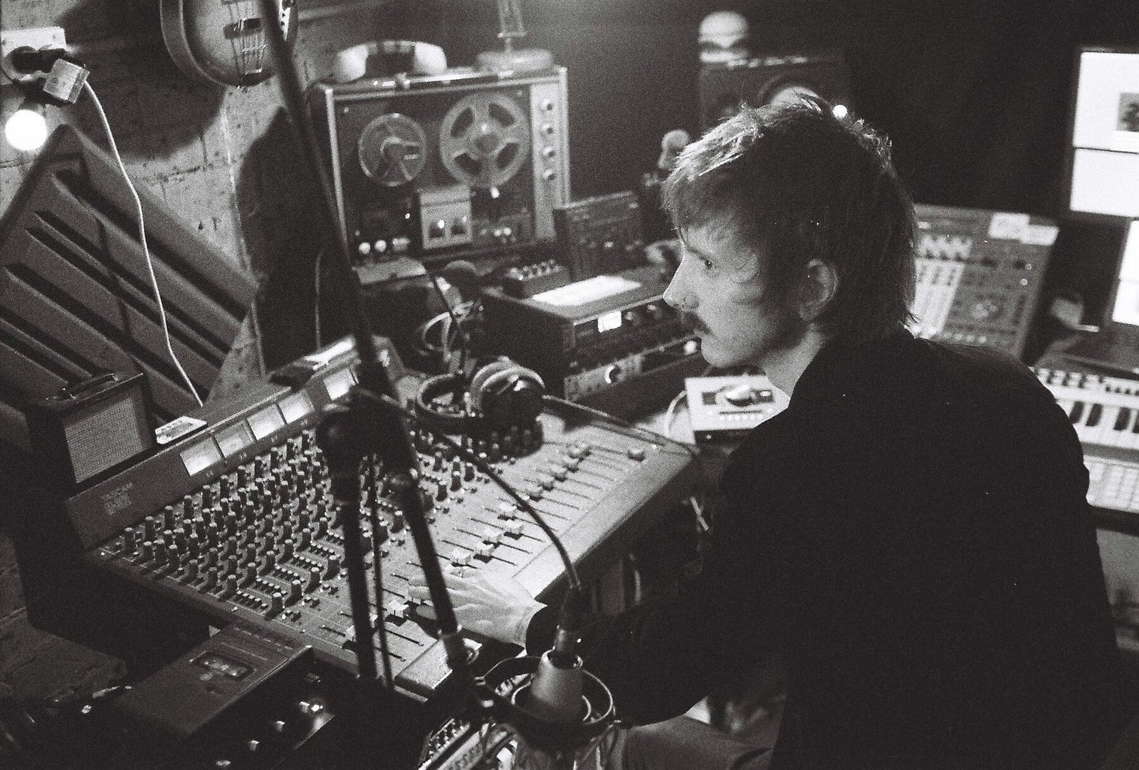 Steven Schouten at the mixing desk