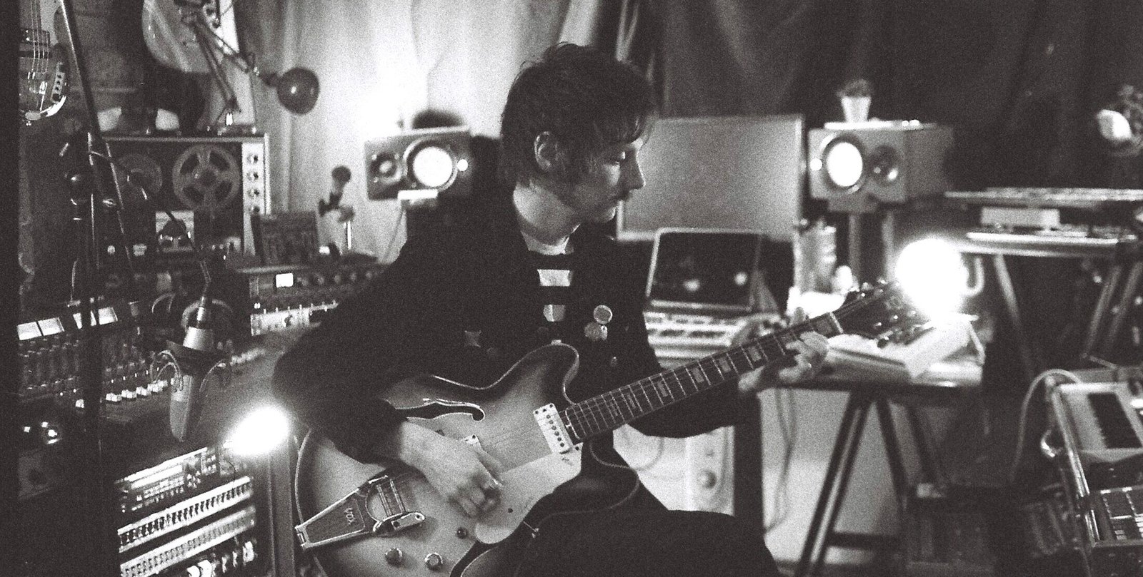 Steven Schouten recording in the studio
